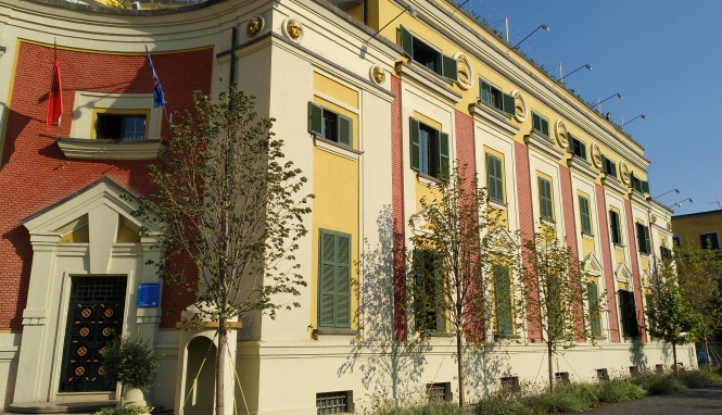 Bashkia mohon lajmet: Asnje takse per qytetaret qe vijne ne Tirane